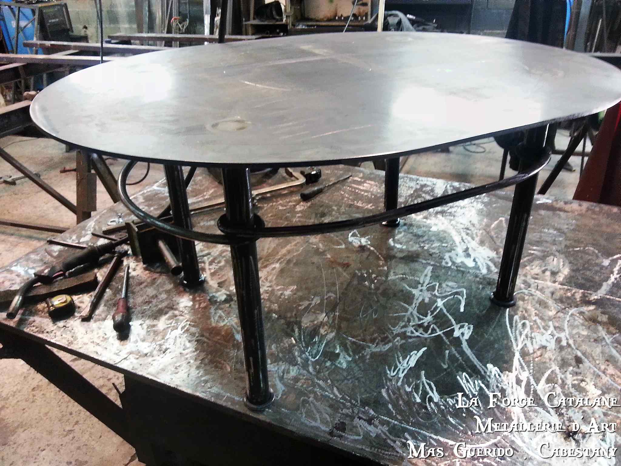 table plateau fer pietement travail à chaud forge catalane cabestany.jpg